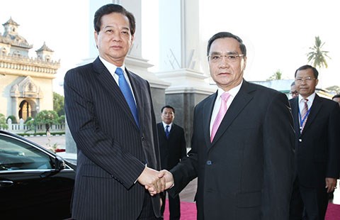 25-11-2015-VN-Lao