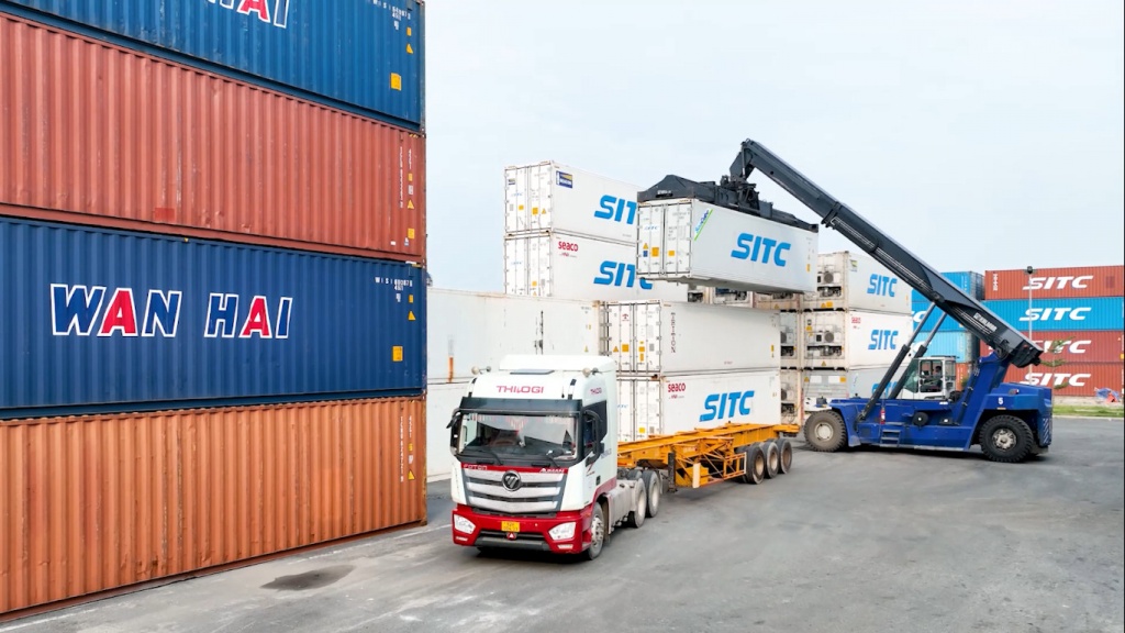 2 he thong kho lanh tai cang chu lai co dien tich hon 12500 m2 voi suc chua 1000 container lanh20240419163807